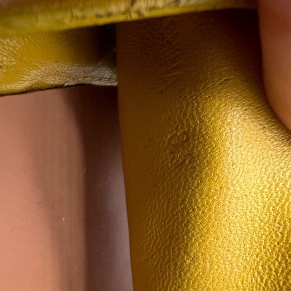 PAIGE Emilia Leather Slide Sandals Mustard Yellow Ruched Band Womens 8.5 US - Picture 9 of 13